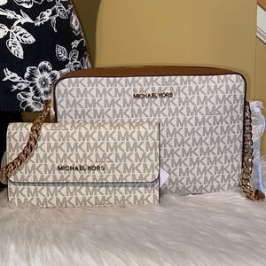 Michael Kors JET SET ITEM EW Crossbody/JET SET TRAVEL Trifold Wallet 2pc Set